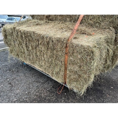 1589 - Square bale of Hay 8ft, 4 string