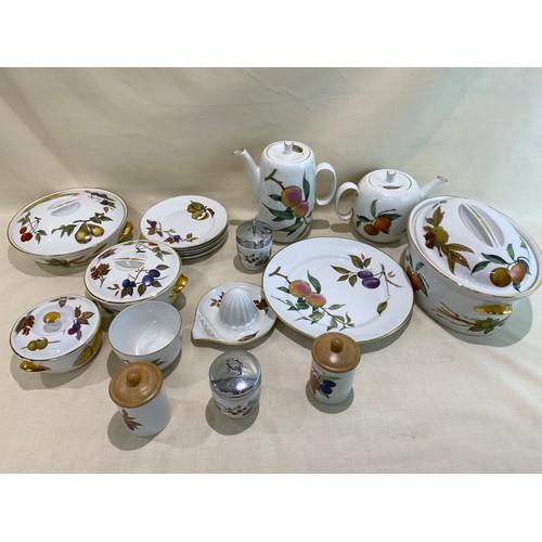 408 - Royal Worcester Evesham dinner service