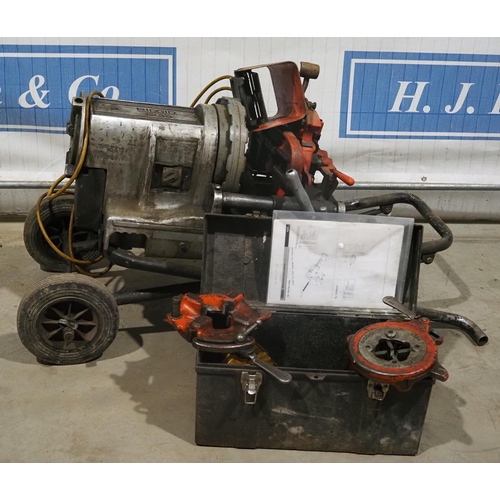 1611 - Pipe threading machine 110v and spare cutters