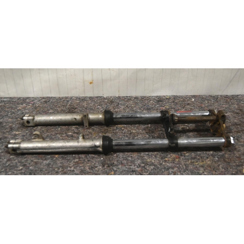 372 - Triumph T120/TR6 conical front forks