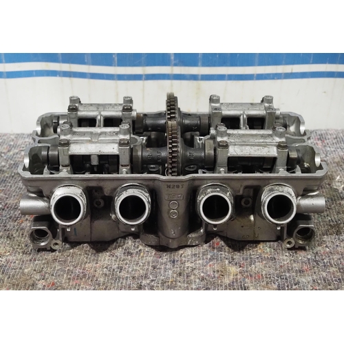601 - Honda CB400F cylinder head with cam shaft and valves