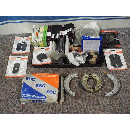 614 - Quantity of motorcycle brake pads, brake shoes and fork oil seals