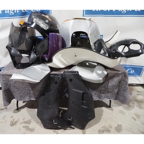 616 - Motorcycle fairings to include BMW, Kawasaki GPZ and ZZR600 etc
