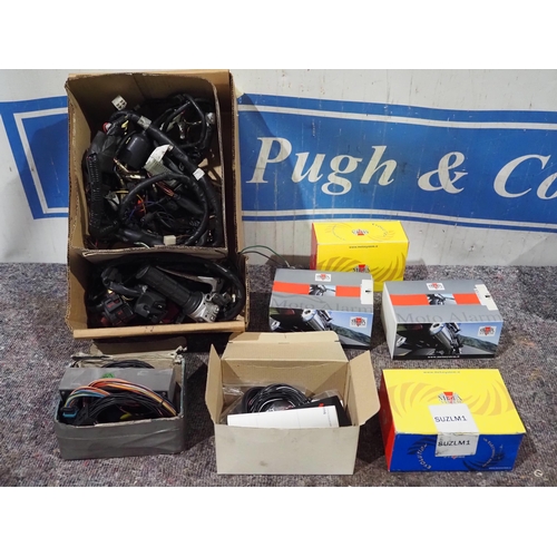 652 - Assorted motorcycle electricals to include wiring looms