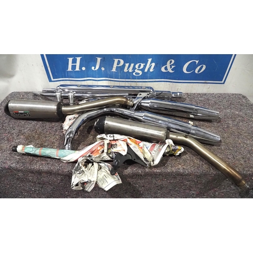 661 - Motorcycle exhausts and handle bars to include Harley, Royal Enfield and GPR. Some NOS