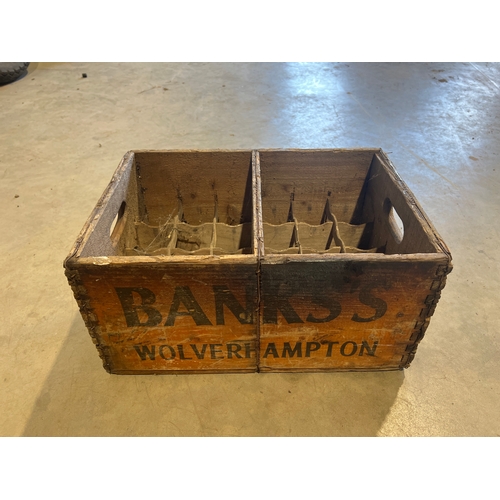 465 - Banks’s wooden bottle carrier