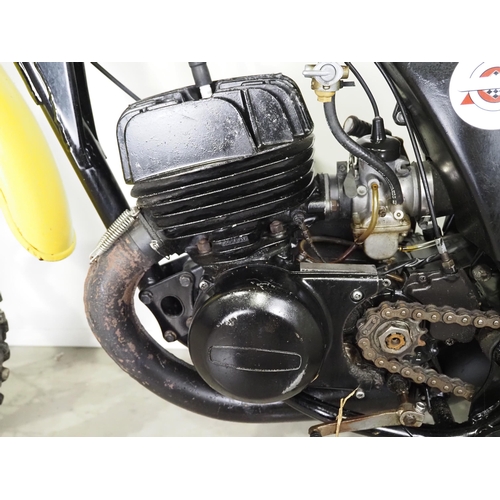 856 - Suzuki TM250 trials bike. 1975. 250cc. 
Frame No. TM250 48044
Engine No. TM250-48123
Engine turns ov... 