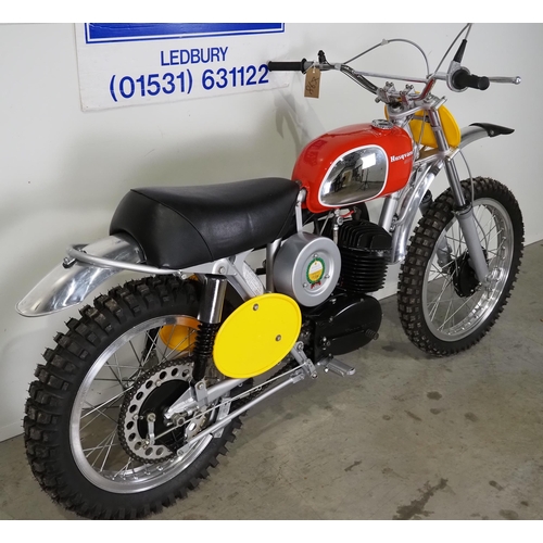 867 - Husqvarna 400 motocross bike. 1970. 400cc
Frame no. MH4520
Engine no. 402206
Restored to as new.  No... 