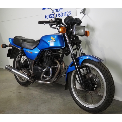 926 - Honda CB250RS motorcycle. 1980. 248cc.
Frame No. JHMMC02-2000926
Engine No. MC02E-2000933
Runs and r... 
