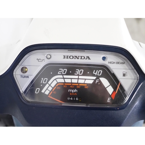 929 - Honda Vision NE50 MFF moped. 49cc. 1989.
Runs and rides. MOT till 1/06/2024.
Reg. G801 JWX. V5. Key