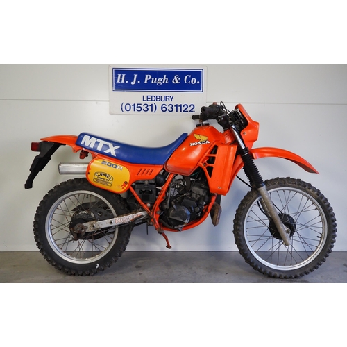946 - Honda MTX 200 enduro motorbike. 1983. 200cc
Runs but has been stood for some time so will need recom... 