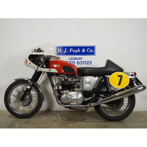 965 - Triumph T100 Daytona motorcycle. 1968. 500cc
Engine No. AC09986
Engine turns over with good compress... 