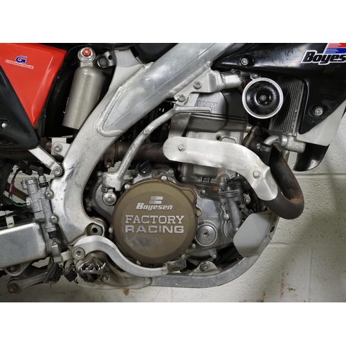 973 - Honda CRF450X motocross bike. 2015. 450cc. 
Frame No. JH2PE06AEK800299
Engine No.  PE06E-5410590
Run... 