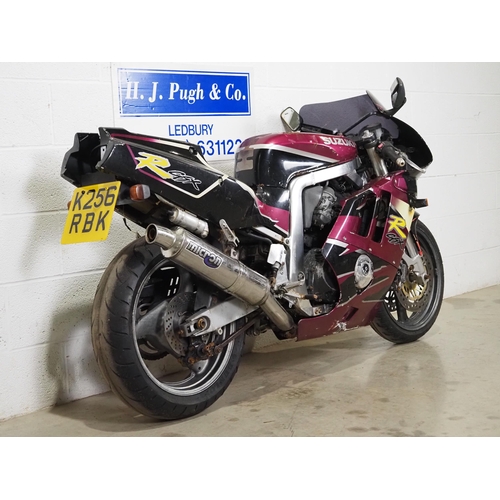 978 - Suzuki GSXR400 GK76A motorcycle project. 1992. 400cc.
Engine is free but does not run. Imported
Reg.... 