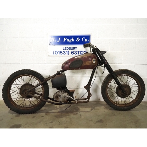 705 - Ariel rolling chassis with gearbox. 
Frame No. BP7553
Gearbox No. B40C57
Comes with part of a V5 for... 