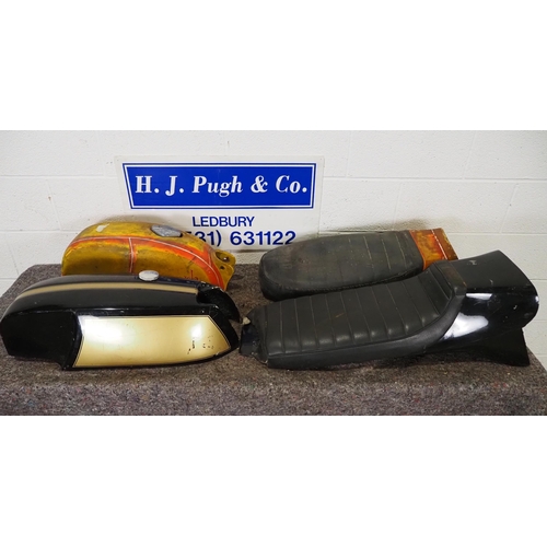 708 - Triumph fuel tank and seat - 2