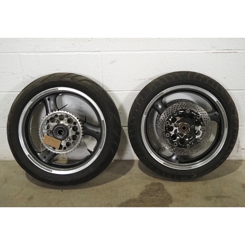 722 - Suzuki GSX R750 front and rear wheels and tyres. J17XMT 3.50 (Front) J17XMT 4.50 (Rear)