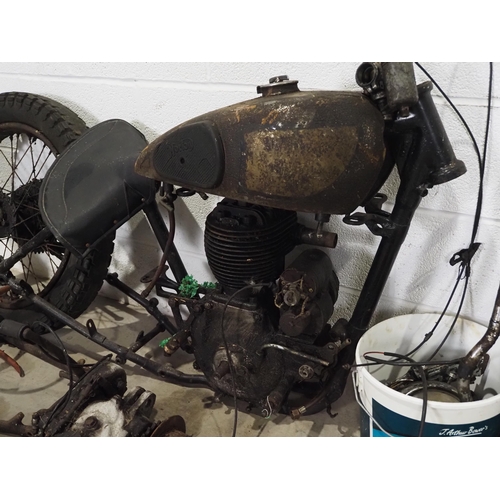 724 - Norton 16H motorcycle project. Believed 1946
Frame No. A2 2169
Engine No. A2 2169
Early model with g... 