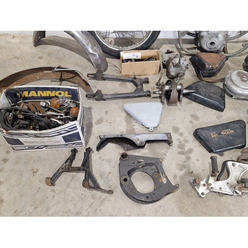 725 - Norton 750 Commando motorcycle project. 1973. 745cc.
Frame No. 205788
Engine No. 205788
Property of ... 