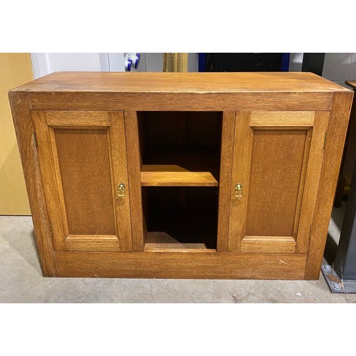 582C - Oak sideboard H33