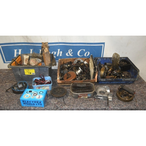 483 - Assorted motorcycle parts to include brake parts, electricals and clutch parts