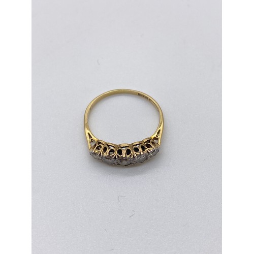 420 - 18ct Yellow gold 5 stone diamond ring. Approx. 2.7g. Center stone approx. 10 points