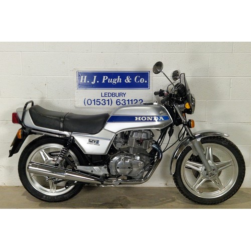 919 - Honda 250N Superdream motorcycle. 1979. 249cc
Engine No. CB250NE2009869
Runs and rides.
Reg. XOF 655... 