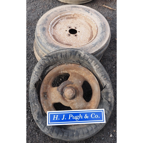 22 - Enfo front wheel and wheels and tyres 6.00-19 - 2
