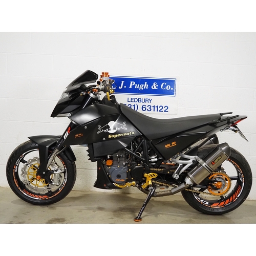 827 - KTM 690SM Supermoto motorcycle. 2007. 654cc
Runs and rides. Comes with owners manuals, service manua... 