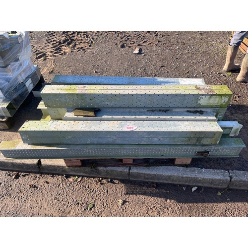 1049 - Pallet of steel lintels