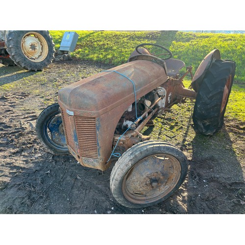 Ferguson T20 tractor. In need of restoration. No documents