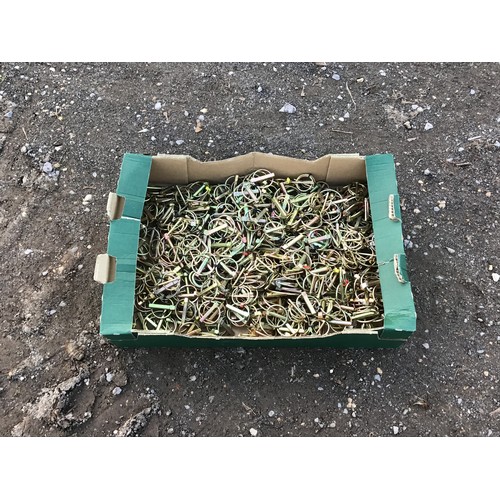 978 - Box of mixed linch pins