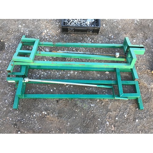 965 - Large green jacks - 2