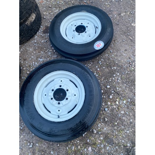 161 - Ford 4000 tyres and rims 600/16 - 2