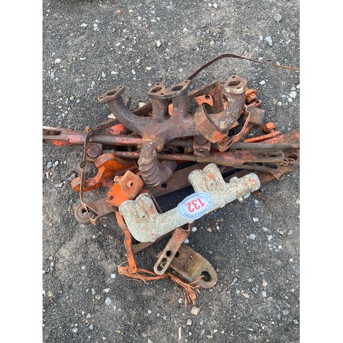 132 - Allis Chalmers link arms, drawbar, check chain, etc