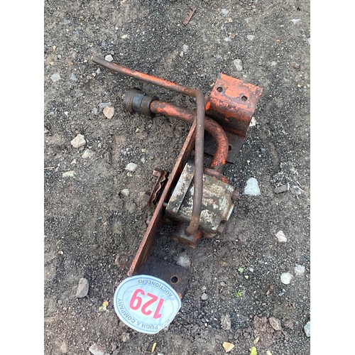 129 - Allis Chalmers 270/272 hydraulic pump