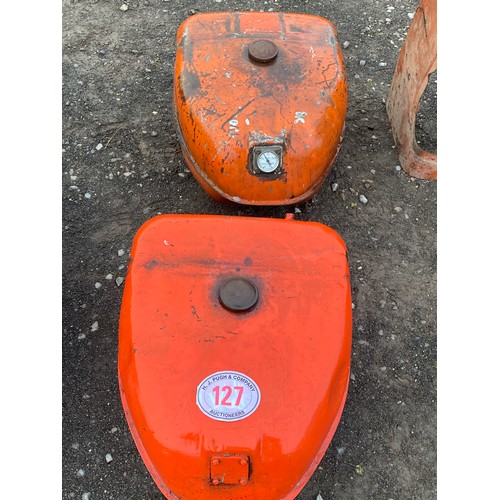 127 - Allis Chalmers ED40 fuel tanks - 2