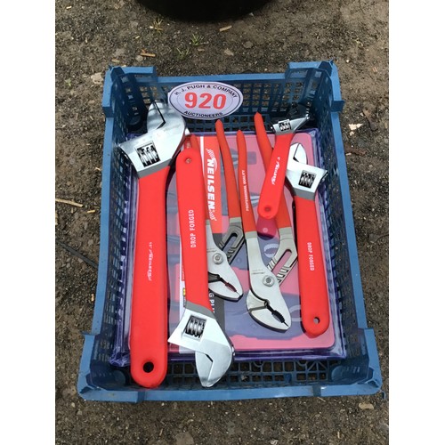 920 - Assorted grips, spanners and pliers - 10