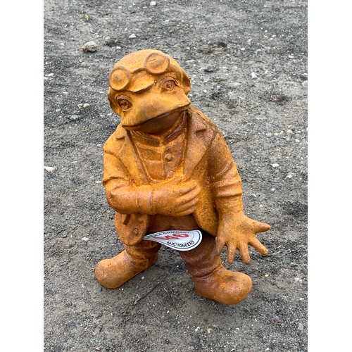 946 - Cast iron Mr Toad