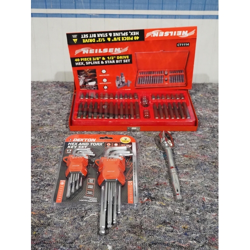 709 - 40 Piece bit set, 17 piece hex key and ratchet