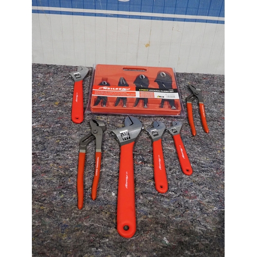 711 - Locking pliers, spanners and pump pliers