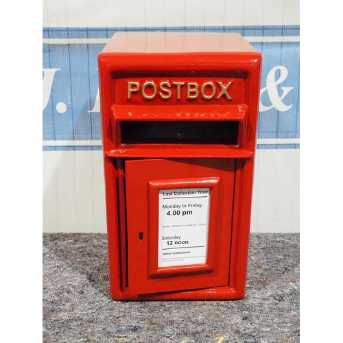 730 - Postbox complete with 2 keys 17