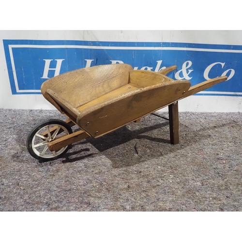 578 - Vintage children's wheelbarrow