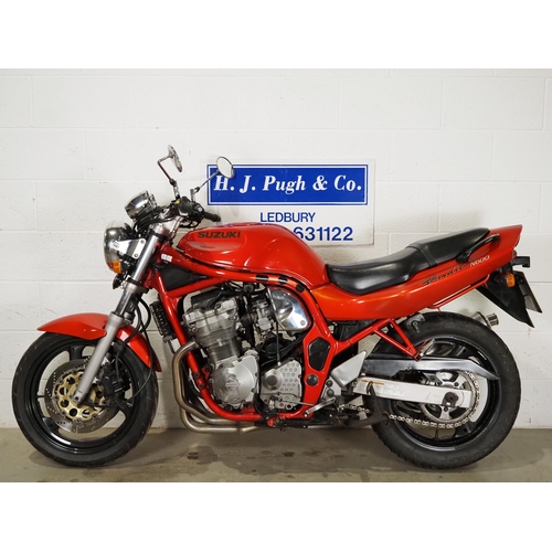 1041 - Suzuki Bandit GSF600W motorcycle. 1997. 599cc. 
Runs and rides. The chain and sprockets have recentl... 