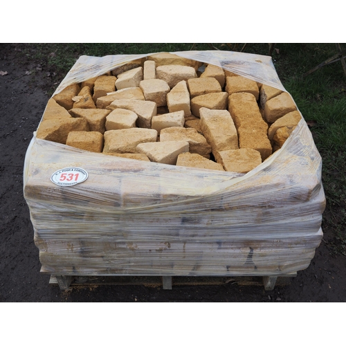 531 - Pallet of Cotswold stone bricks