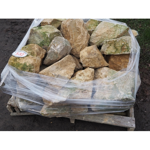 532 - Pallet of Cotswold stone for rockery