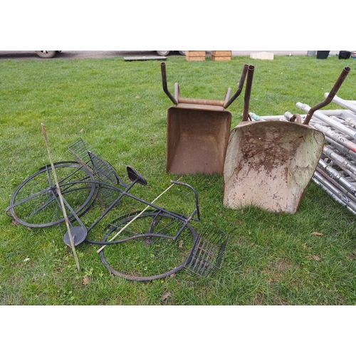 125 - Bicycle plant holder and 2 wheelbarrows