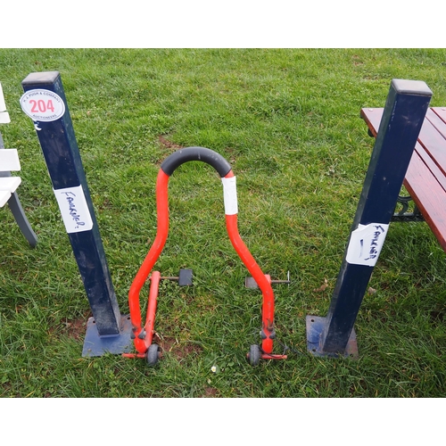 204 - Bike stand and 2 posts