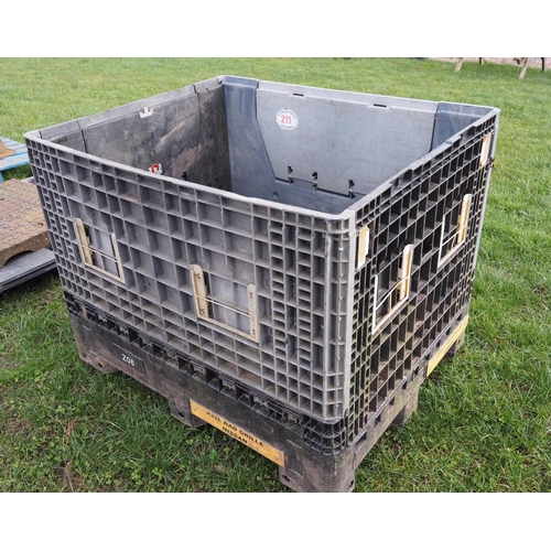 211 - Collapsible plastic crate