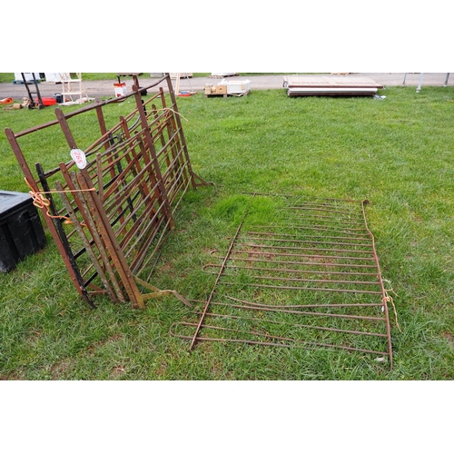 265 - Various hurdles and fencing